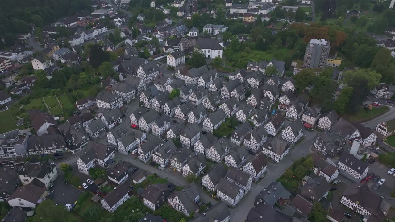 Klynge af historiske bindingsværkshuse i Freudenberg, Tyskland