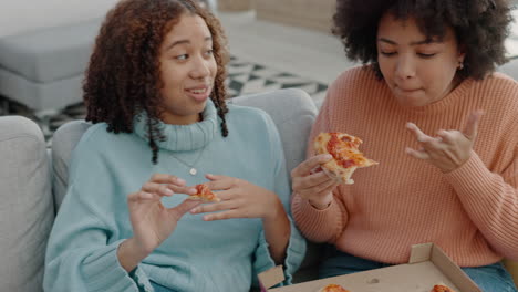 Pizza,-Comida-Rápida-Y-Amistad-Con-Una-Mujer