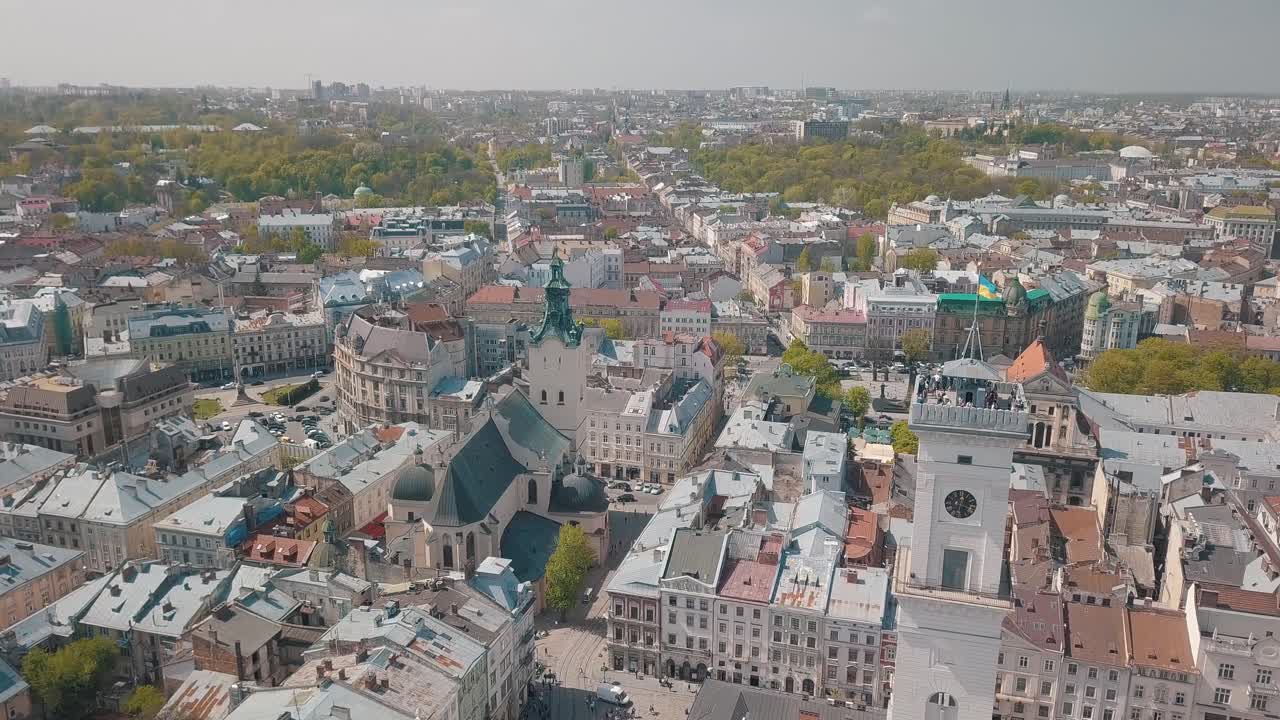 항공 도시 lviv, 우크라이나. 유럽 도시. 도시의 인기 있는 지역. 시청