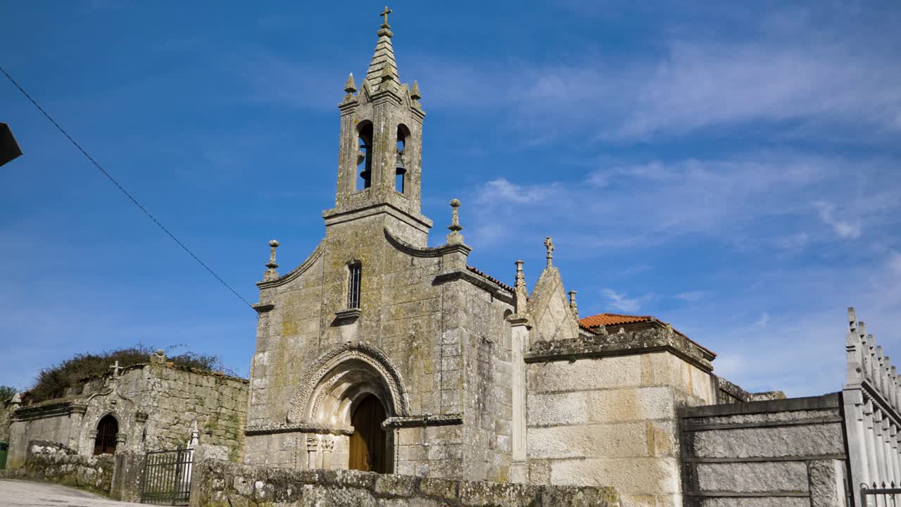 San Tomé de Morgade Kirke, Xinzo de Limia, solskinsdag.