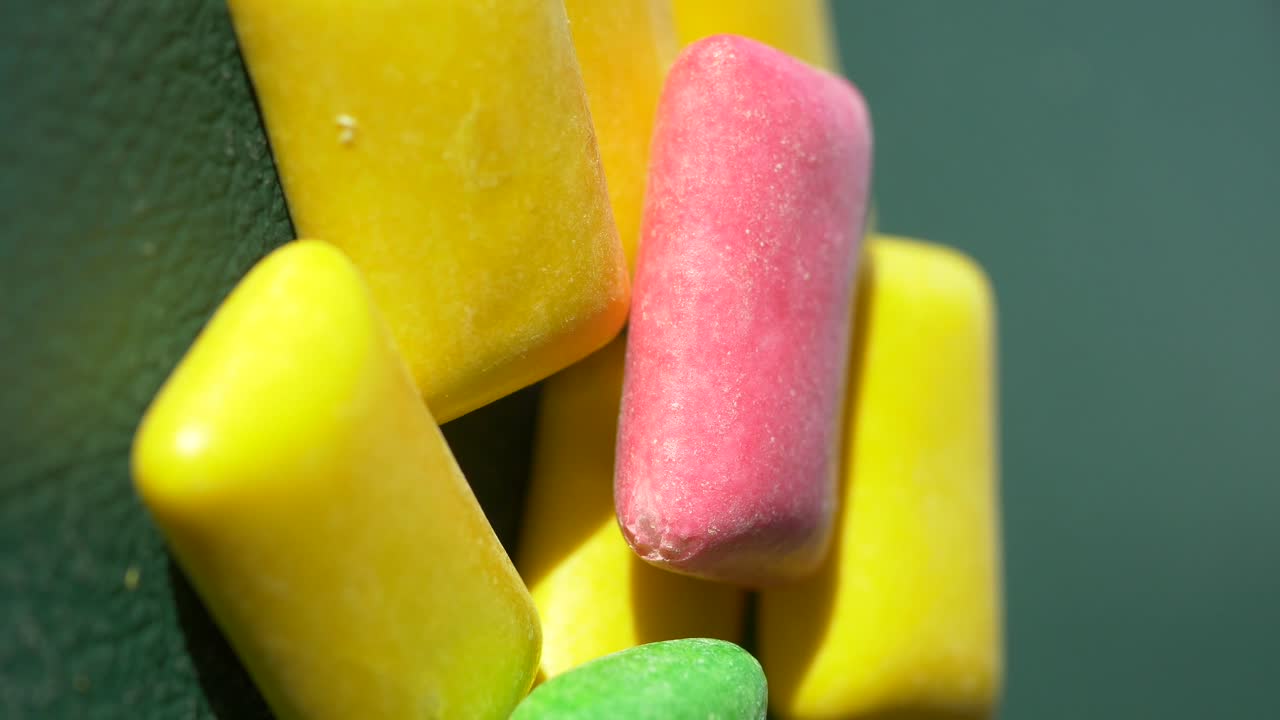 Colorful chewing gum