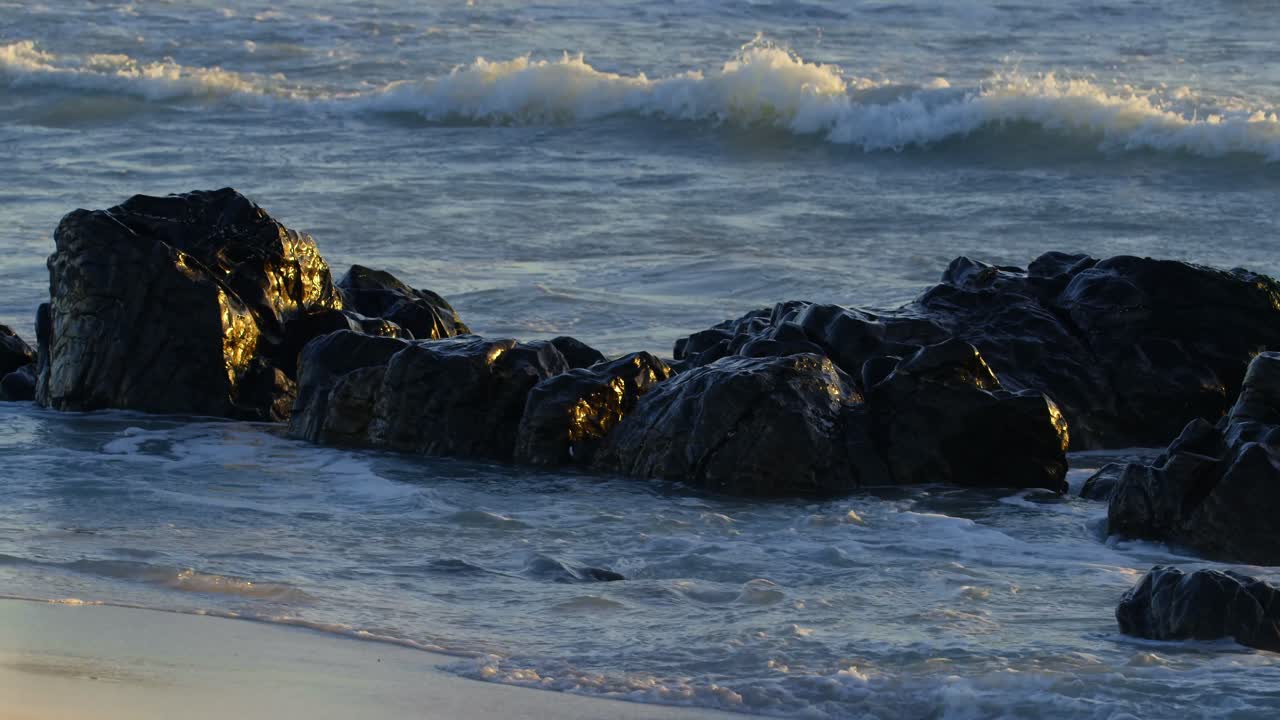 해변 4k에서 바다의 파도