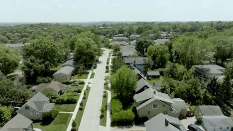 Iowa-City,-Iowa-neighborhood-with-drone-video-moving-forward