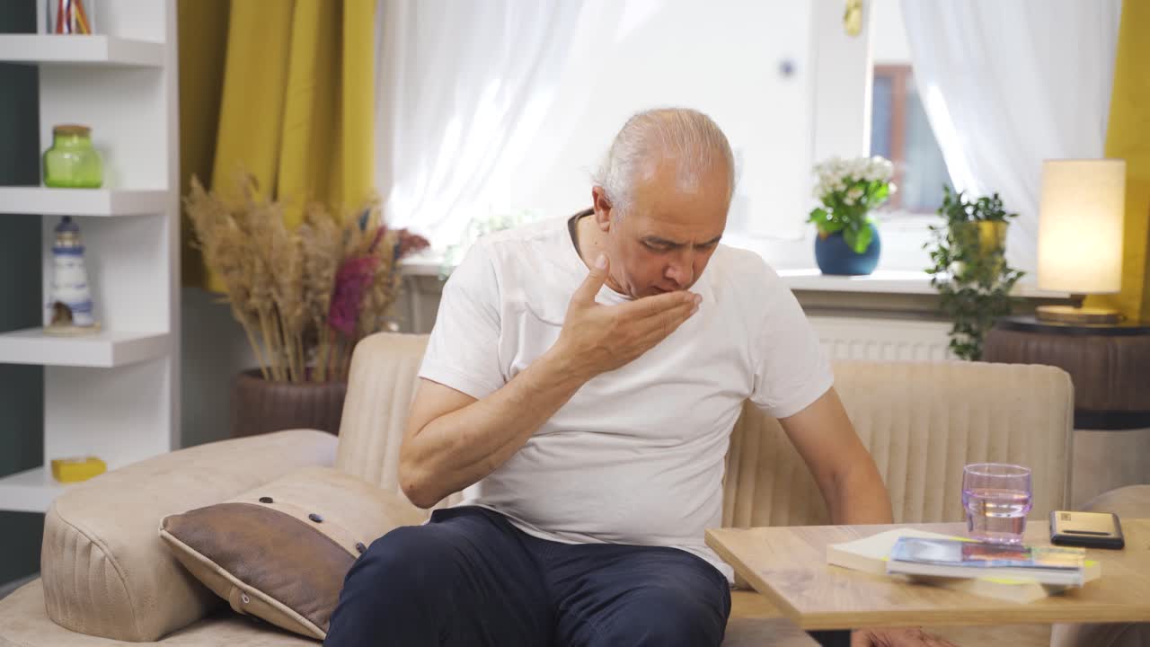 el viejo con la tos.