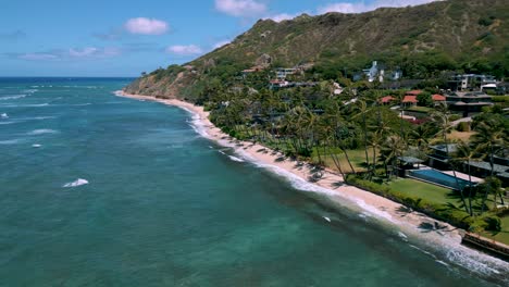 Vista-Aérea-De-Las-Playas-De-Cromwells-Desde-Un-Dron-En-Kahala,-Oahu,-Hawái