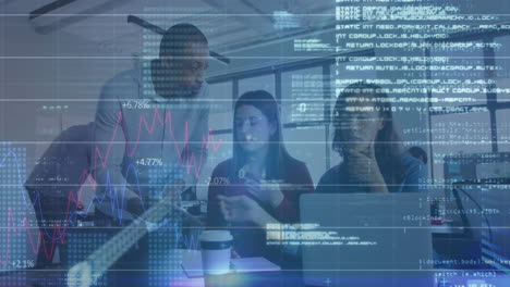 animación del procesamiento de datos financieros sobre diversas personas de negocios en la oficina