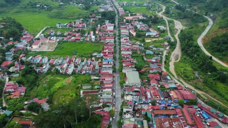 Die-Stadt-Yen-Minh-Im-Bezirk-Yen-Minh,-Ha-Giang,-Vietnam