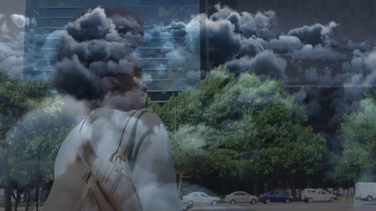 아프리카계 미국인 사업가 여성이 고 있는 구름의 애니메이션