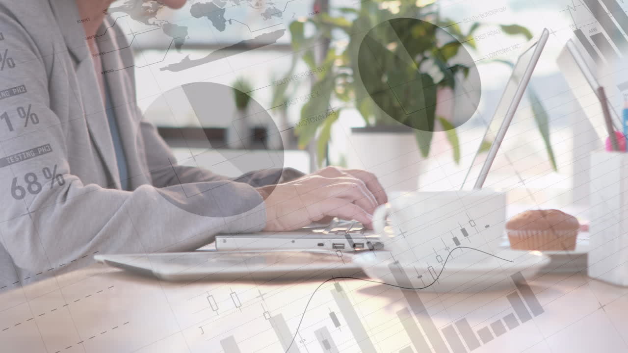 두 사람이 4k 노트북에서 일하고 있습니다.