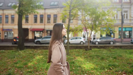 woman in autumn city park