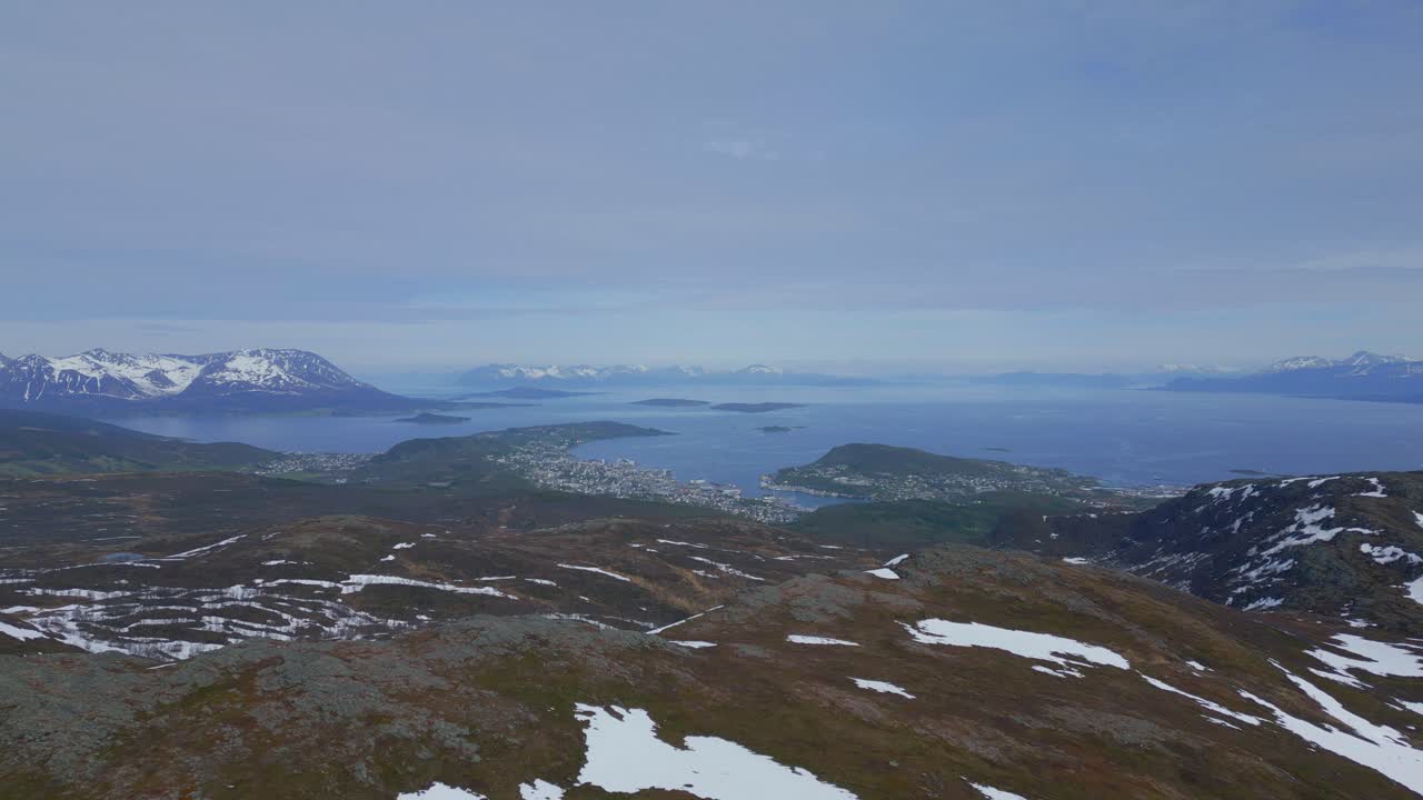 Vista aerea di una cittadina costiera in Norvegia