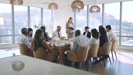 reunión de negocios en una oficina moderna