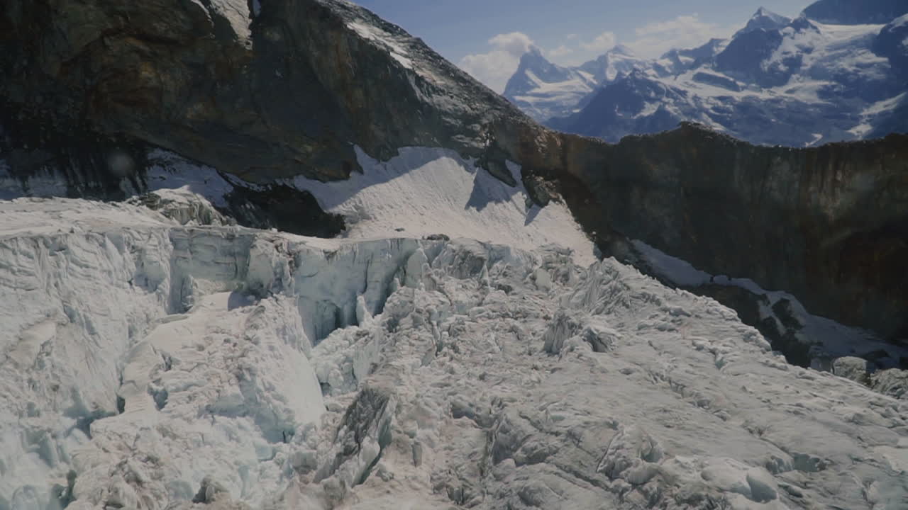 스위스 체르마트 빙하의 헬리콥터 샷