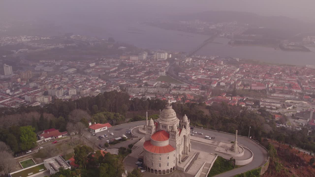 Igreja de Viana do Castelo com nuvens, Portugal, Viana do Castelo