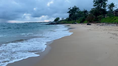 Küstenlinie-In-Kauai,-Am-Strand