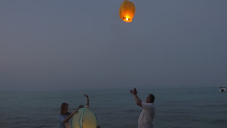 Happy-Family-Releasing-Sky-Lantern