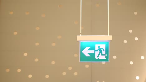 Cartel de salida de emergencia
