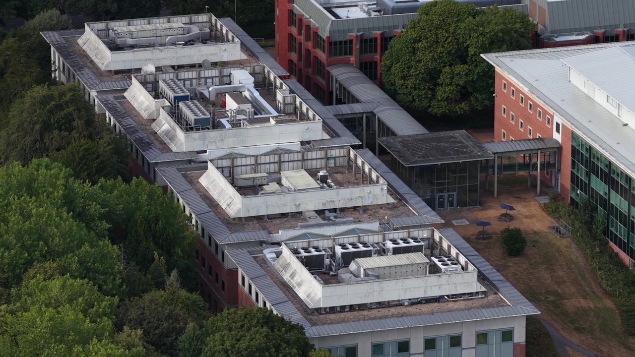 Vue aérienne de Hursley dans le Hampshire, Angleterre, un important campus de recherche et développement pour les logiciels, l'informatique, les technologies d'entreprise et l'innovation.