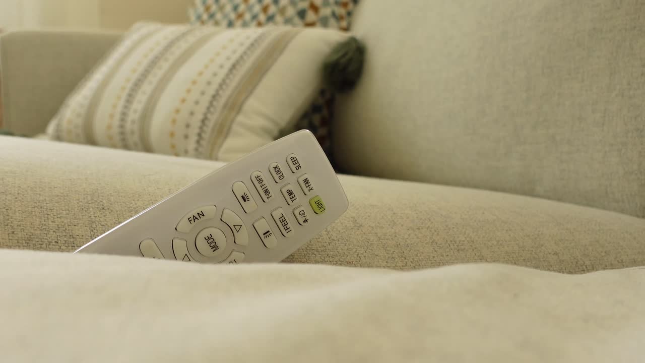 Fjernbetjening på sofaen