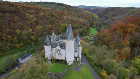 Die-Burg-Bourscheid-Liegt-In-Der-Nähe-Des-Dorfes-Bourscheid-Im-Norden-Von-Luxemburg