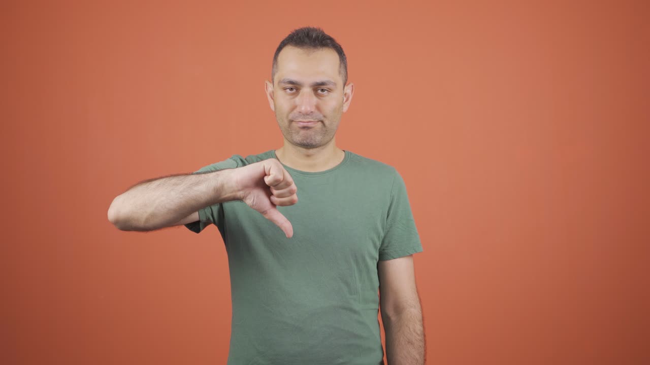 hombre de negocios negativo.