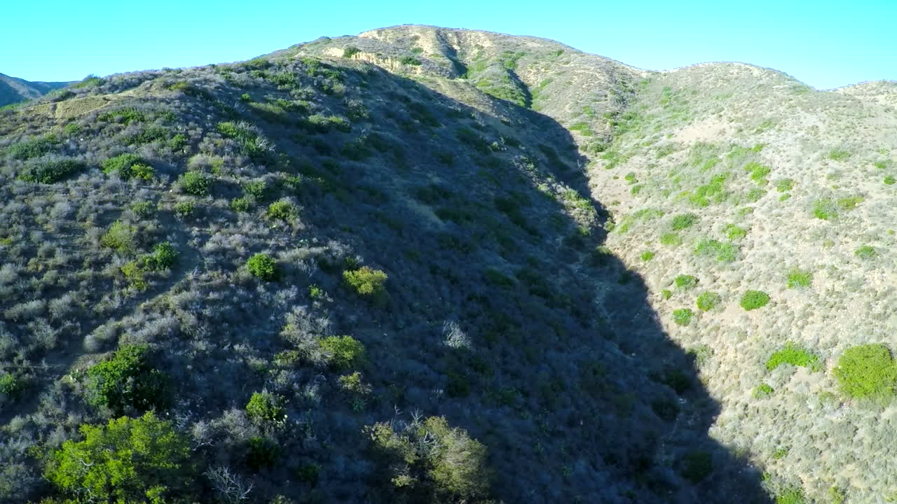 벤추라 캘리포니아의 언덕에 있는 역사적인 v를 통해 공중 촬영