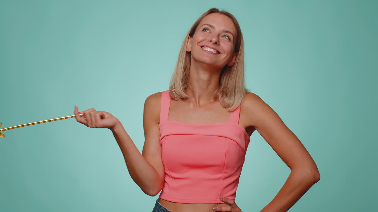 mago hechicero mujer bruja gestando con varita mágica haciendo que los deseos se hagan realidad, lanzando hechizos mágicos