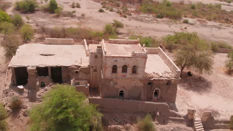 Ein-Video-Von-Einer-Hausruine-Am-Chotiari-Dam-Im-Bezirk-Sanghar,-Sindh,-Pakistan