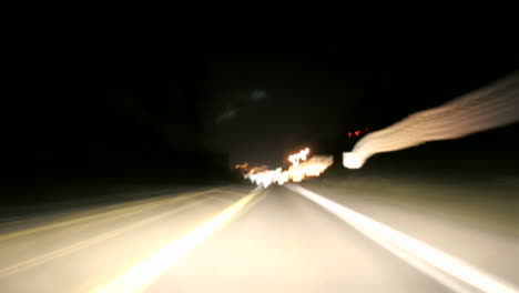 Eine-Zeitrafferaufnahme-Einer-Fahrt-Auf-Einem-Oregon-highway-In-Der-Nacht-Or