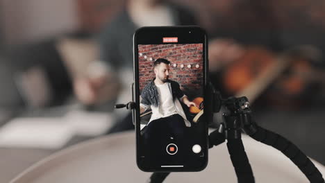 Smartphone-Recording-Close-Up