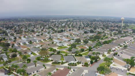 Slow-moving-aerial-drone-shot-flying-over-small-lots-with-houses-showing-urban-sprawl-in-The-Villages,-Florida