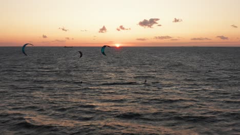 Kitesurfers-near-the-beach-of-Domburg-during-sunset