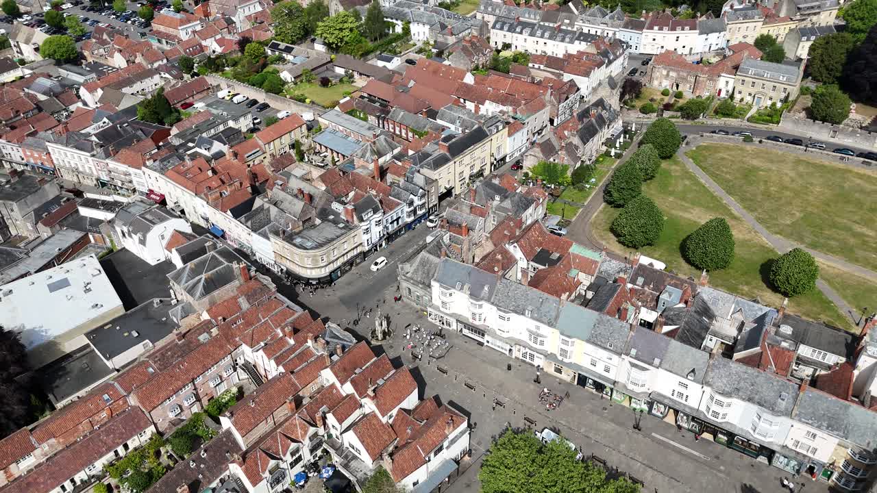 Piazza del Mercato, centro città di Wells, Somerset, Regno Unito, ripresa aerea con drone