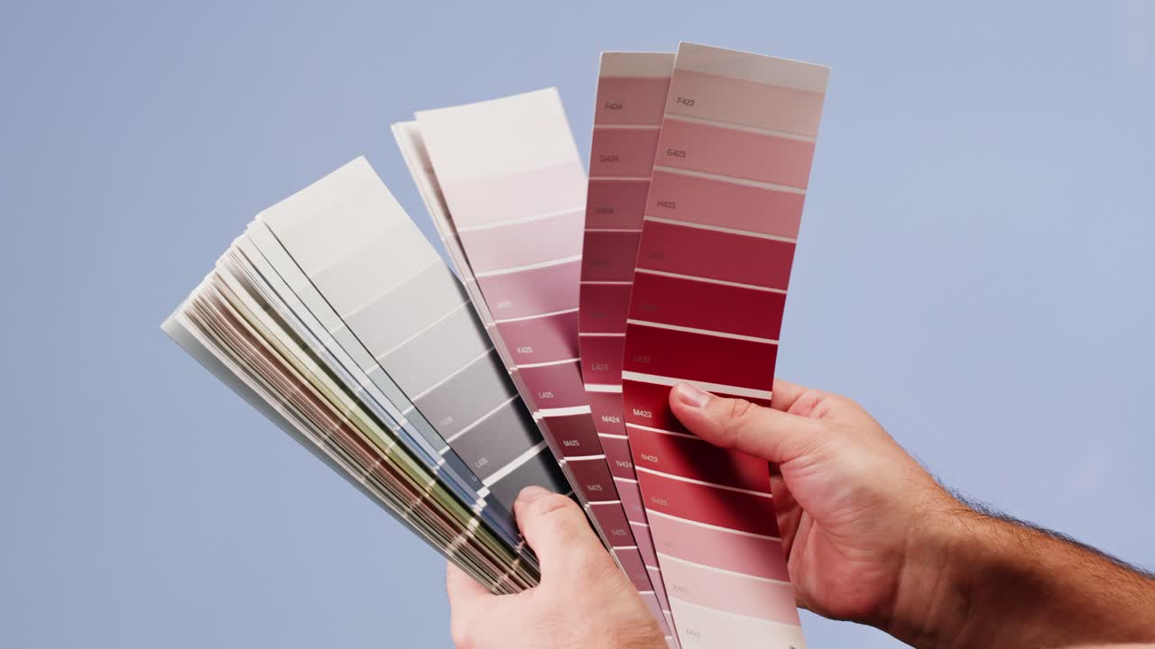 muestras de pintura y paletas de colores