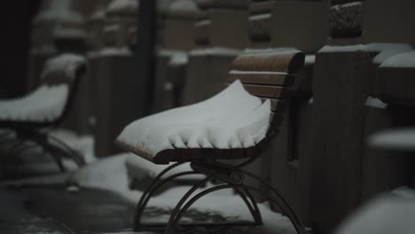 Banco-Nevado-En-La-Ciudad-De-Helsinki