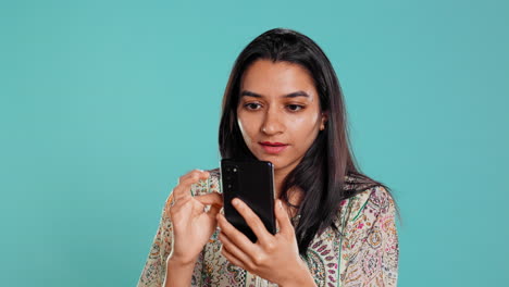 Portrait-of-woman-browsing-internet-websites,-exclaiming-in-astonishment