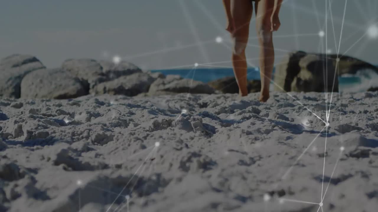 Animazione di connessioni sulle gambe di una donna caucasica che gioca a pallavolo in spiaggia