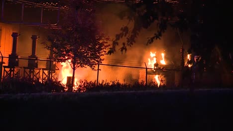 incendio de la subestación transformadora en la noche
