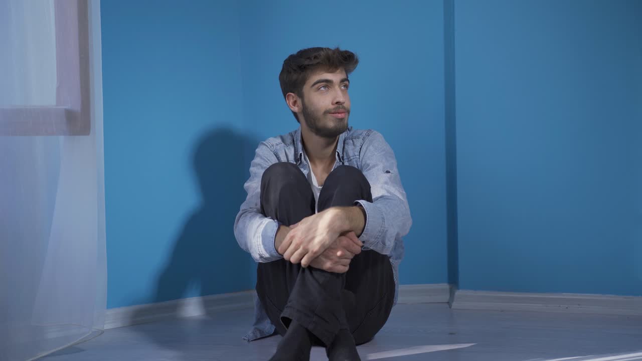 hombre con problemas psicológicos.