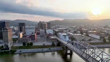 il ritiro aereo dell'alba da charleston, west virginia.