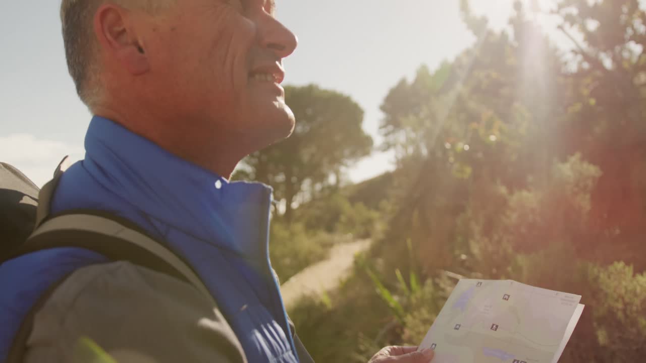 숲에서 활발하게 보이는 고위 지도