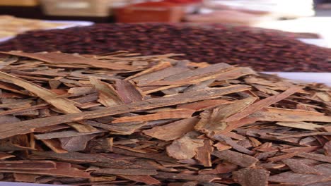 pile of dried cinnamon sticks