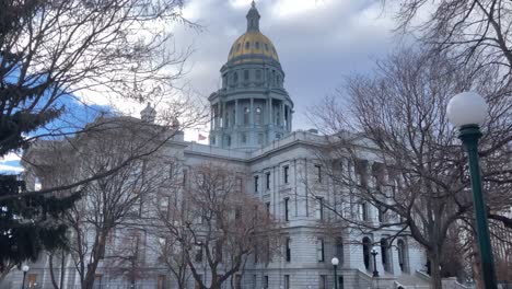 Hintere-Ecke-Des-Colorado-State-Capitol-Majestätisch-Am-Abend-Des-17.-Januar-2021