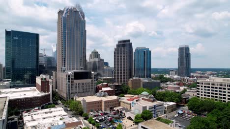 Aerial-push-in-go-downtown-charlotte-nc,-charlotte-north-carolina