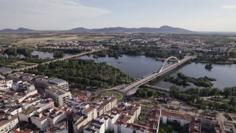 Aerial-view:-Roman-Bridge-and-Puente-Lusitania-in-Mérida-at-dusk,-Spain