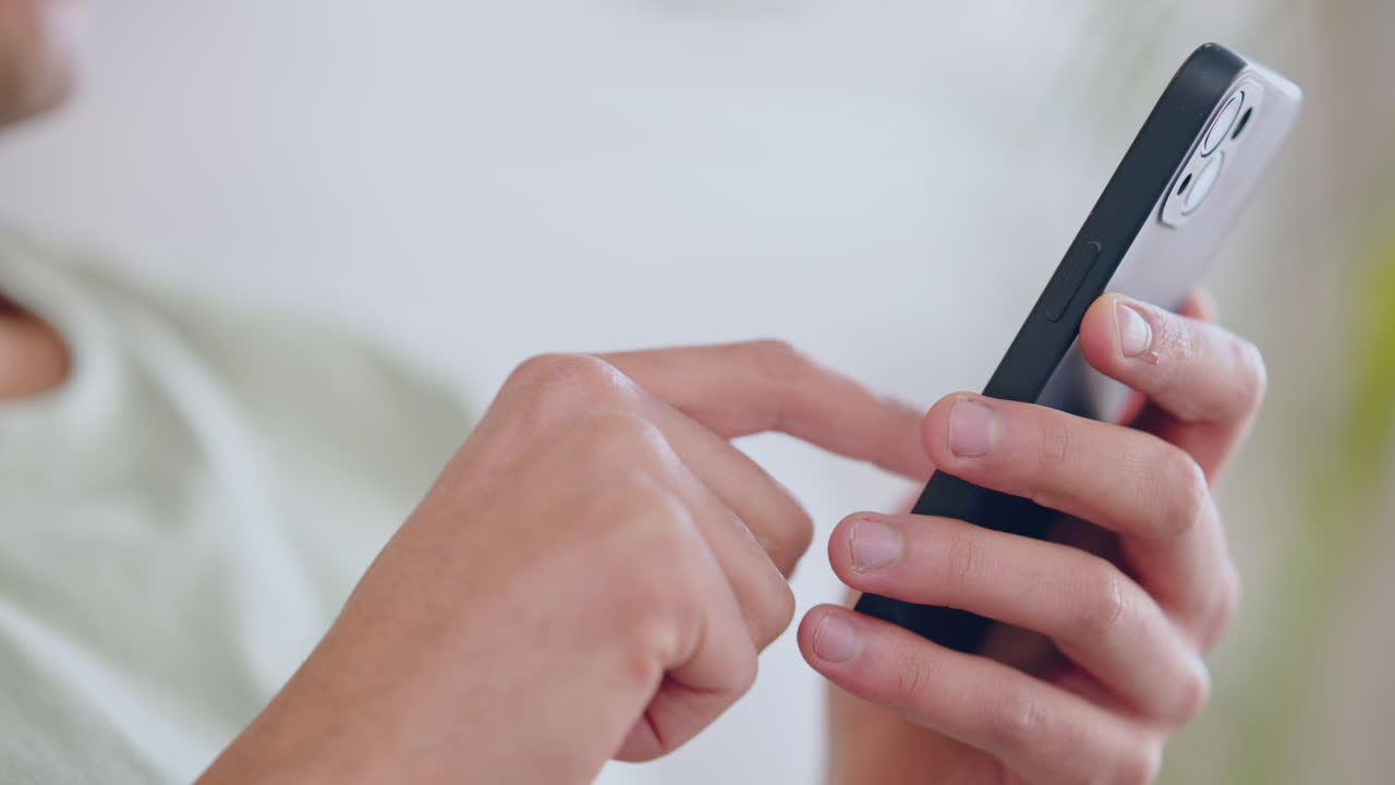 소셜 미디어, 스트리밍 및 전화로 문자 메시지