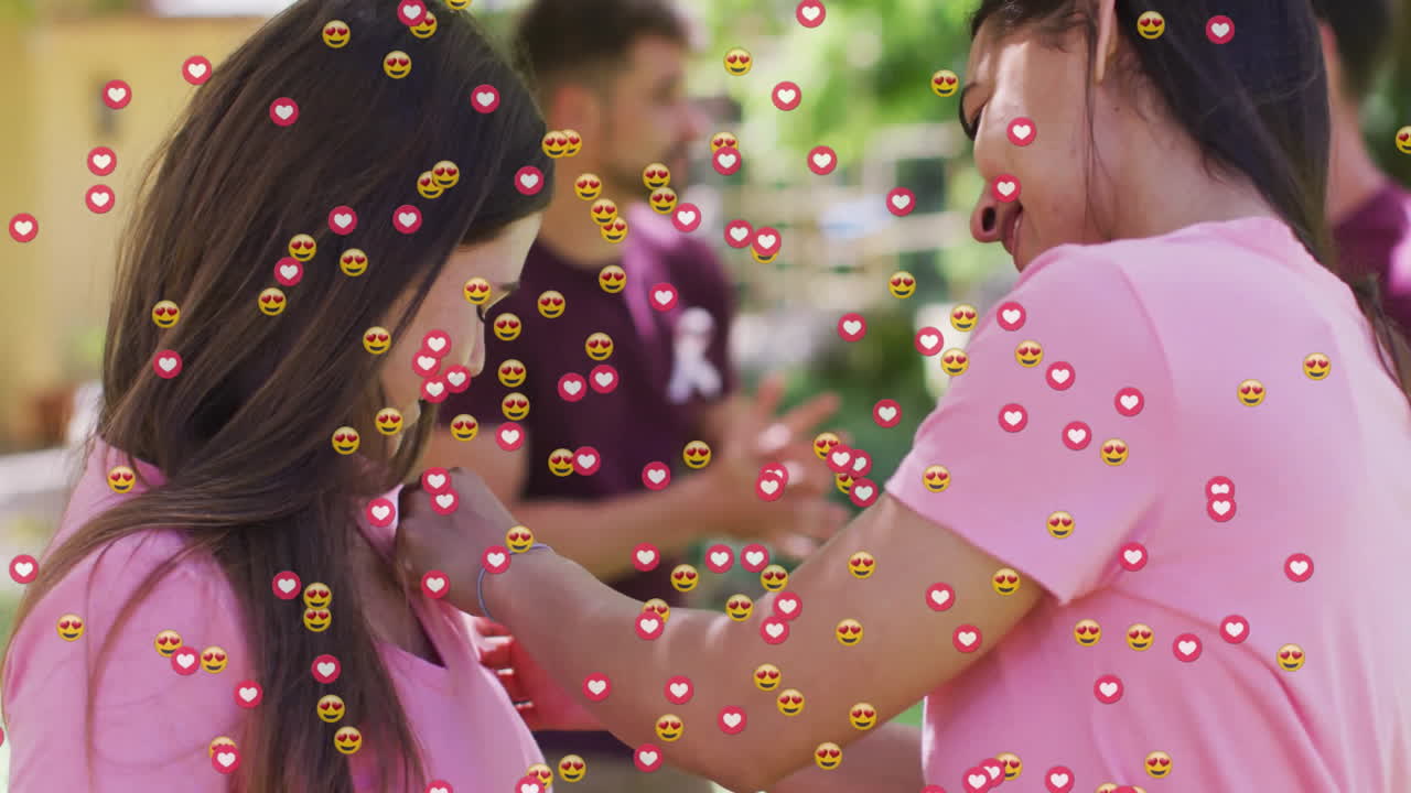 다양한 여성 친구들이 웃는 미디어 아이콘의 애니메이션