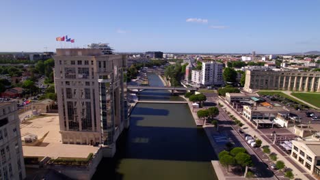 Vista-Aérea-Del-Río-Lez-Y-El-Distrito-De-Antigone-De-Montpellier