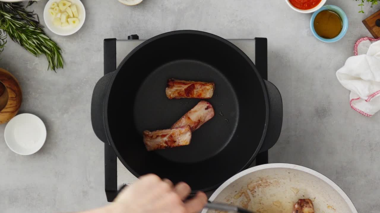 ⁇ 에 갈비 ⁇ 를 요리하는 작물 사람