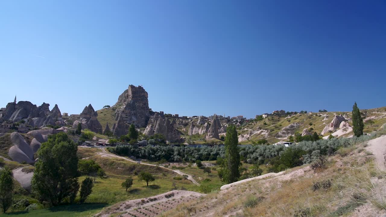 pov vista panorámica derecha del paisaje de gerome, capadocia, turquía